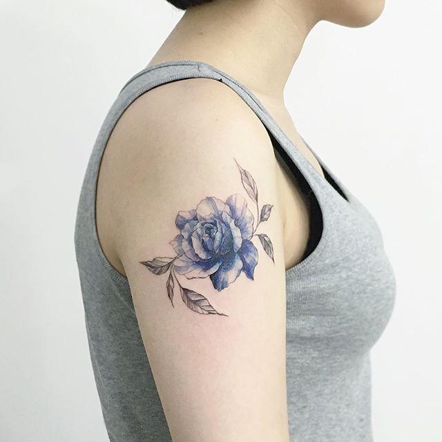 tatouage fleur 23