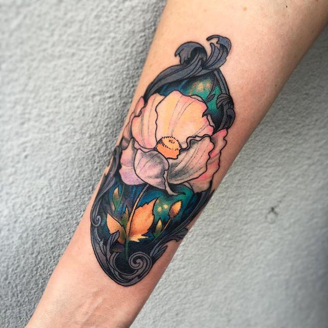 tatouage fleur 33