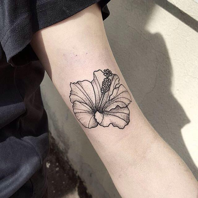 tatouage fleur 47