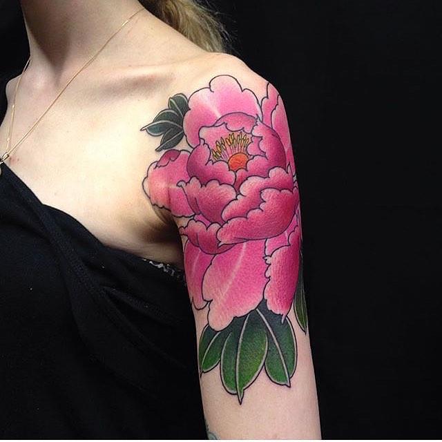 tatouage fleur 83