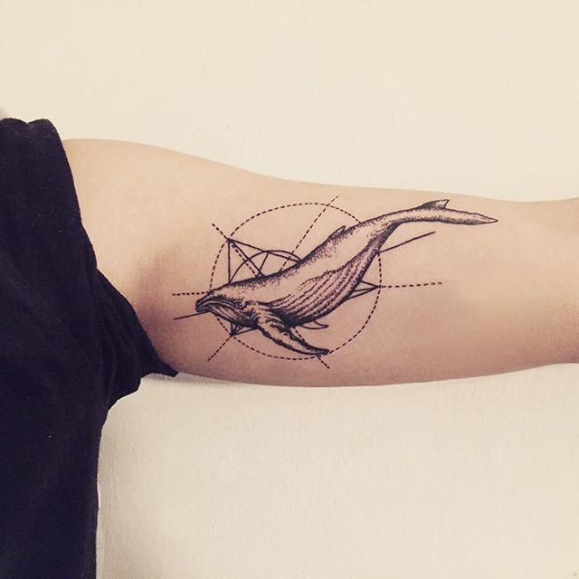 tatouage baleine 73