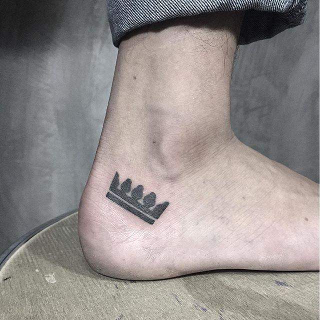 tatouage couronne 121