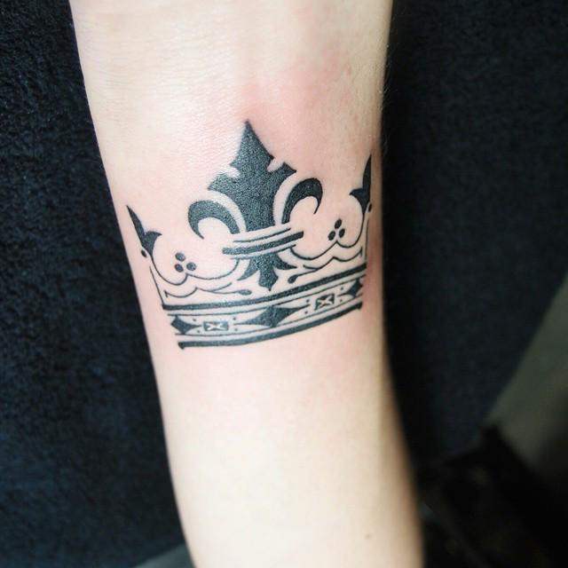 tatouage couronne 137