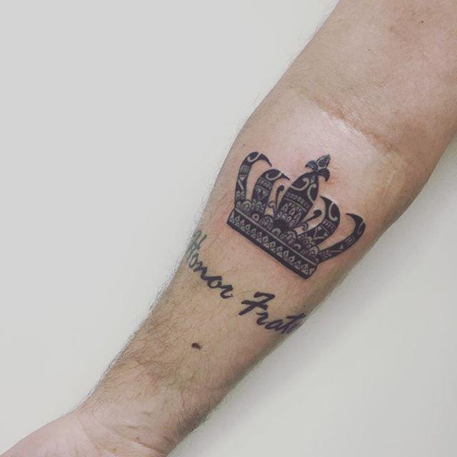 tatouage couronne 87