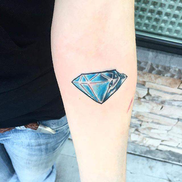 tatouage diamant 19