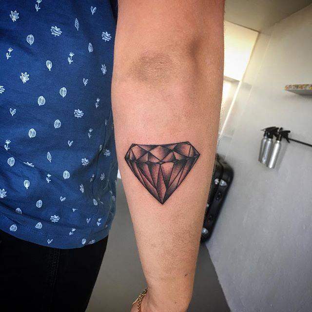 tatouage diamant 39
