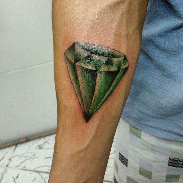 tatouage diamant 83