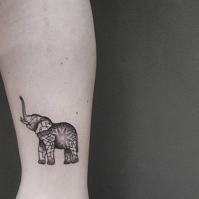 tatouage elephant 111