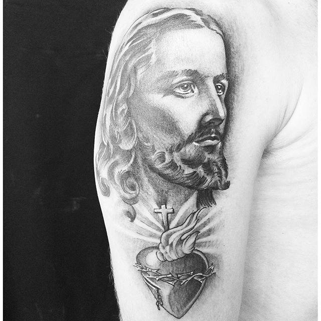 tatouage jesus 73