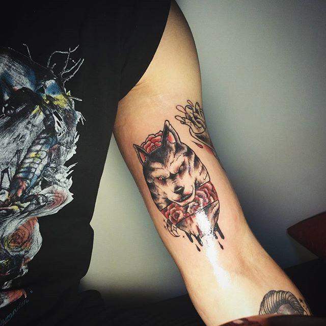tatouage loup 31