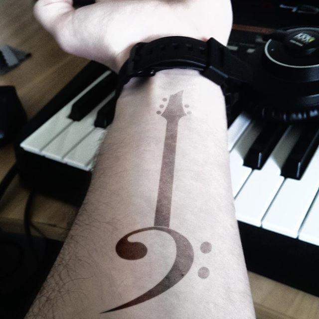 tatouage musicale 115