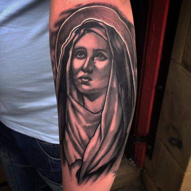 tatouage vierge marie 57