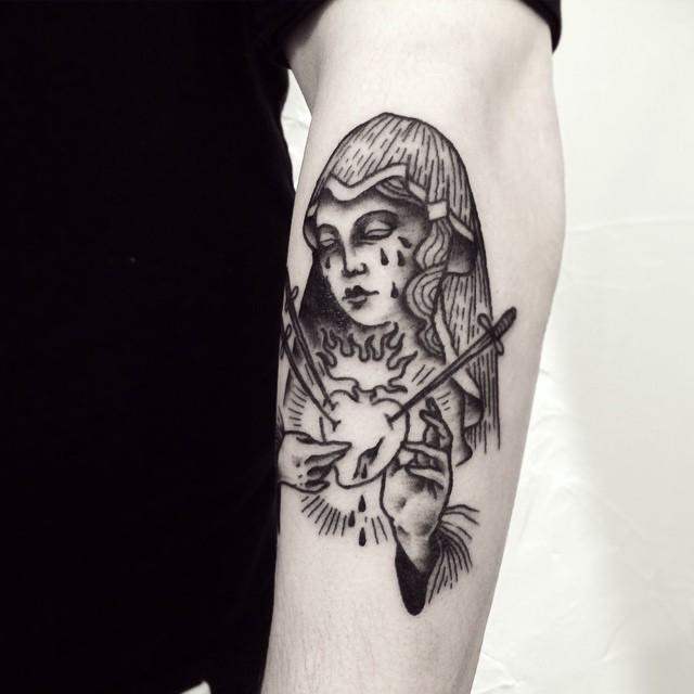 tatouage vierge marie 81