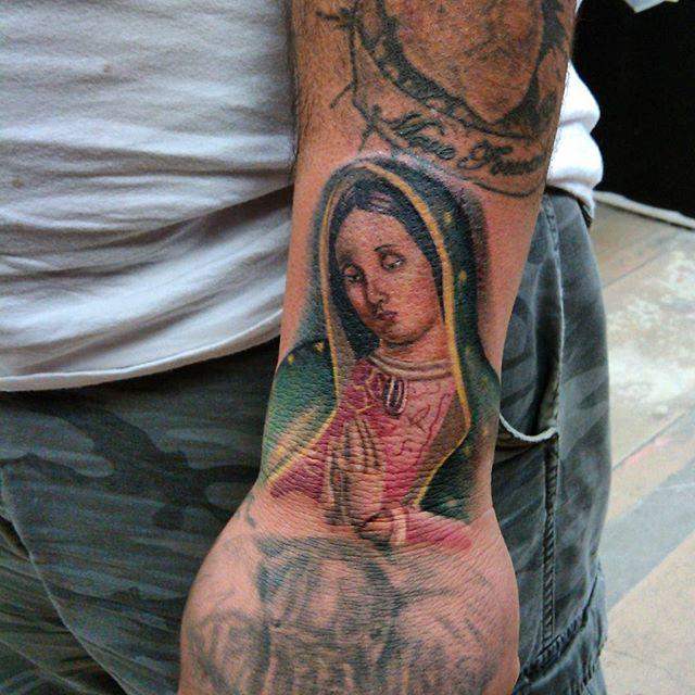 tatouage vierge marie 99