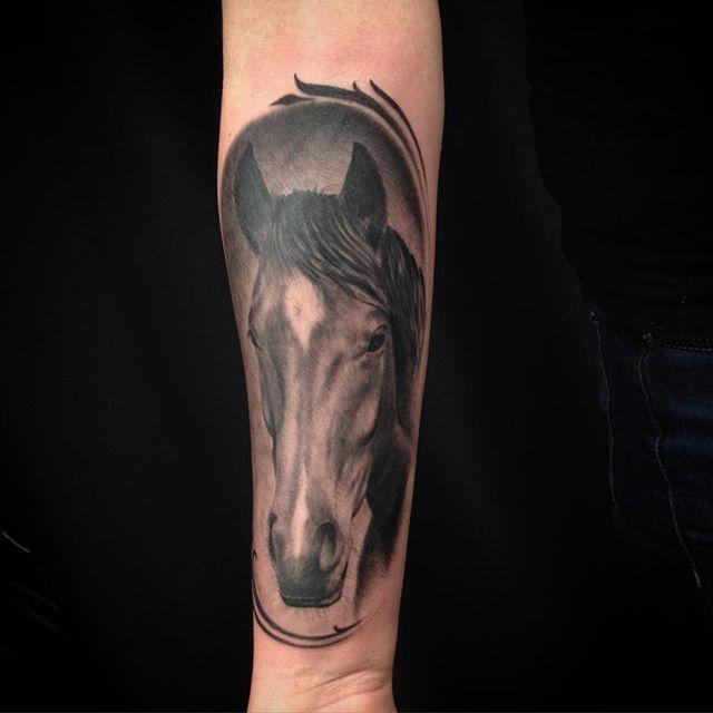 tatouage cheval 35
