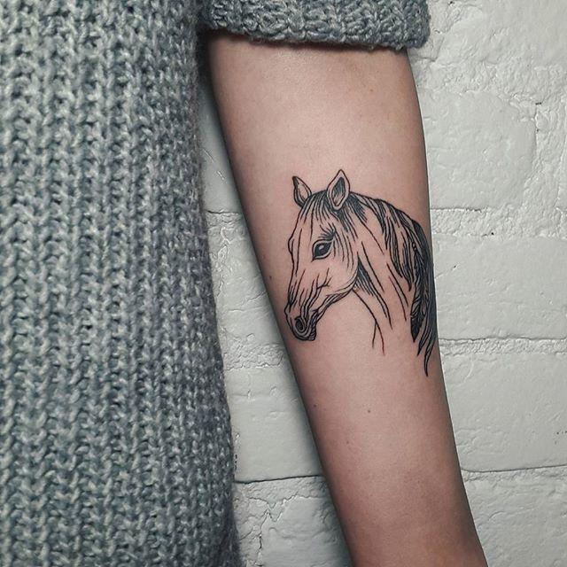 tatouage cheval 67