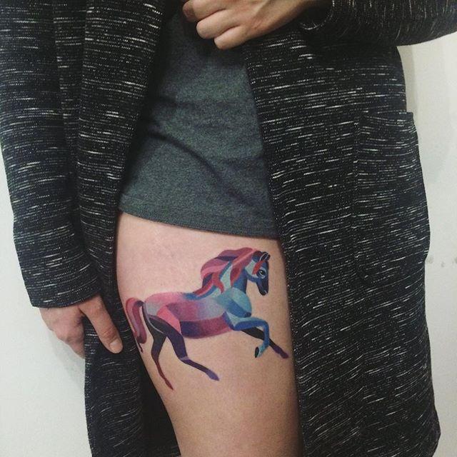 tatouage cheval 69
