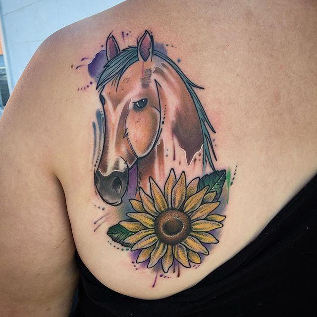 tatouage cheval 81