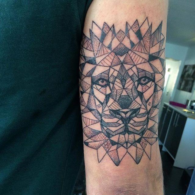 tatouage lion 103