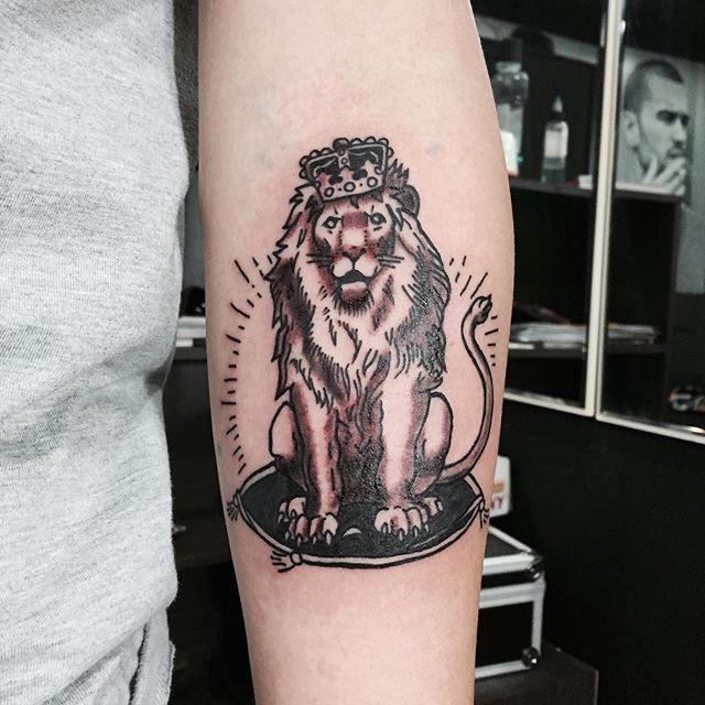 tatouage lion 107