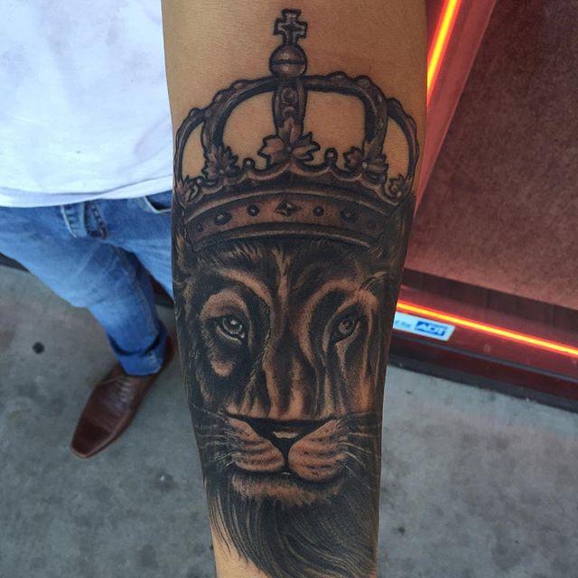 tatouage lion 111