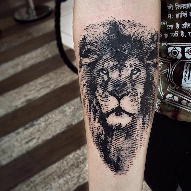 tatouage lion 67
