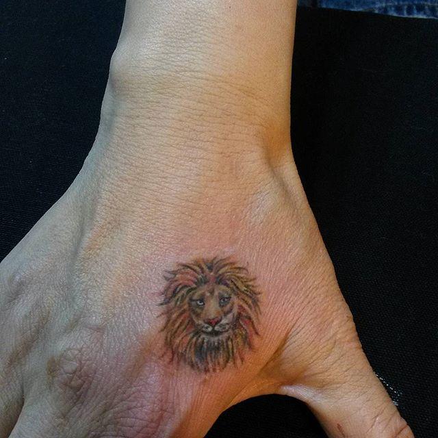 tatouage lion 71
