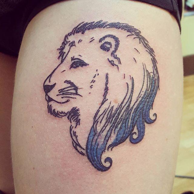 tatouage lion 83