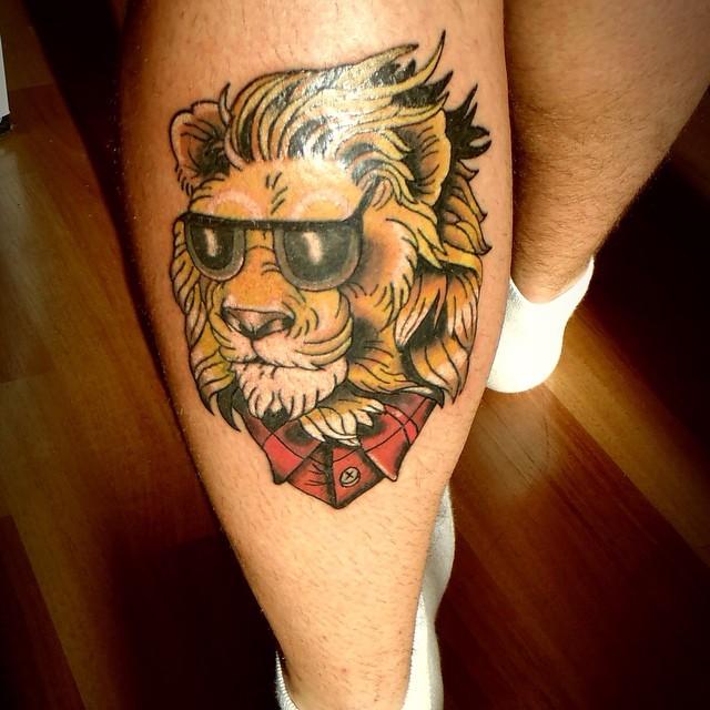 tatouage lion 95