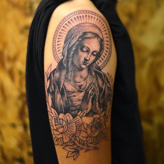 tatouage motif religieux 107