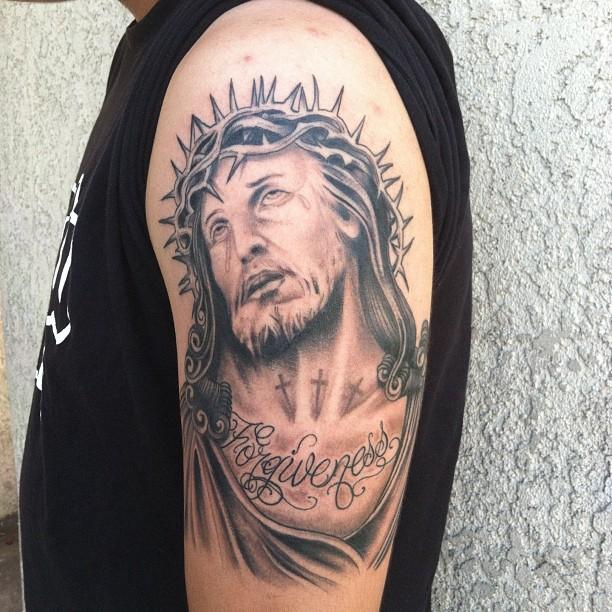 tatouage motif religieux 135