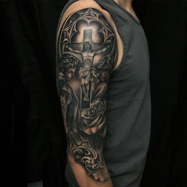 tatouage motif religieux 71