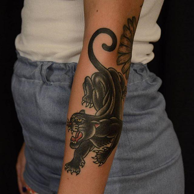 tatouage panthere 95