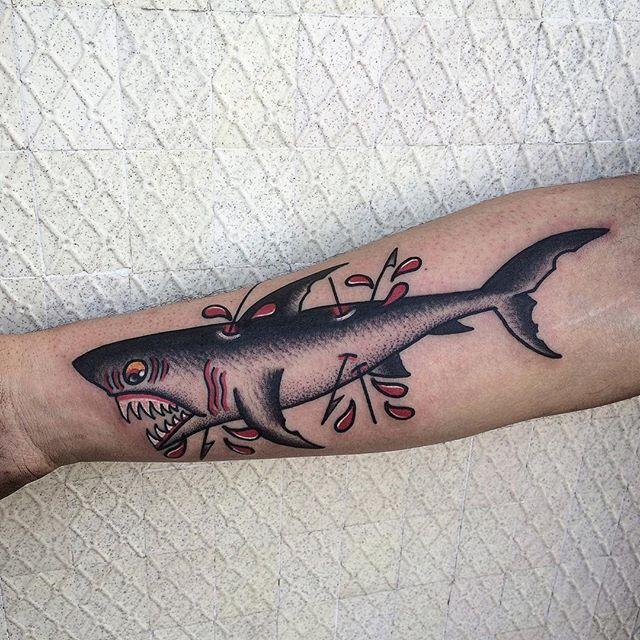tatouage requin 07