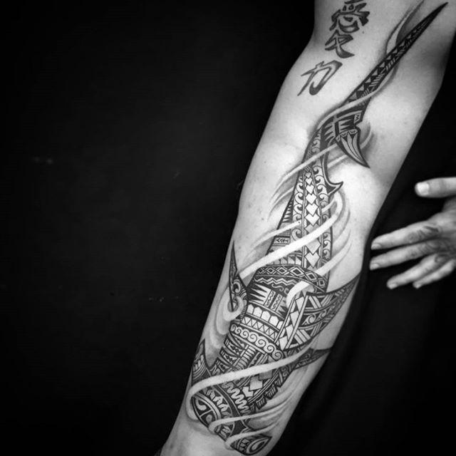 tatouage requin 37