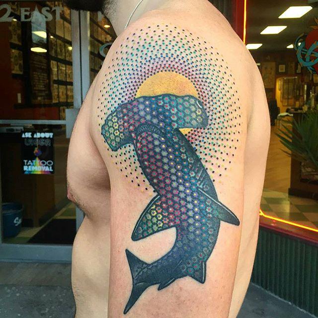 tatouage requin 53