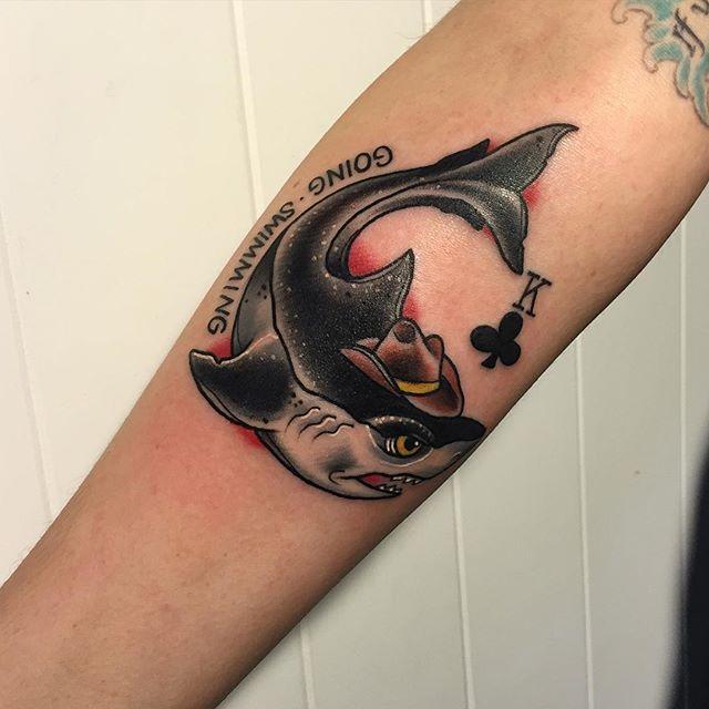 tatouage requin 55