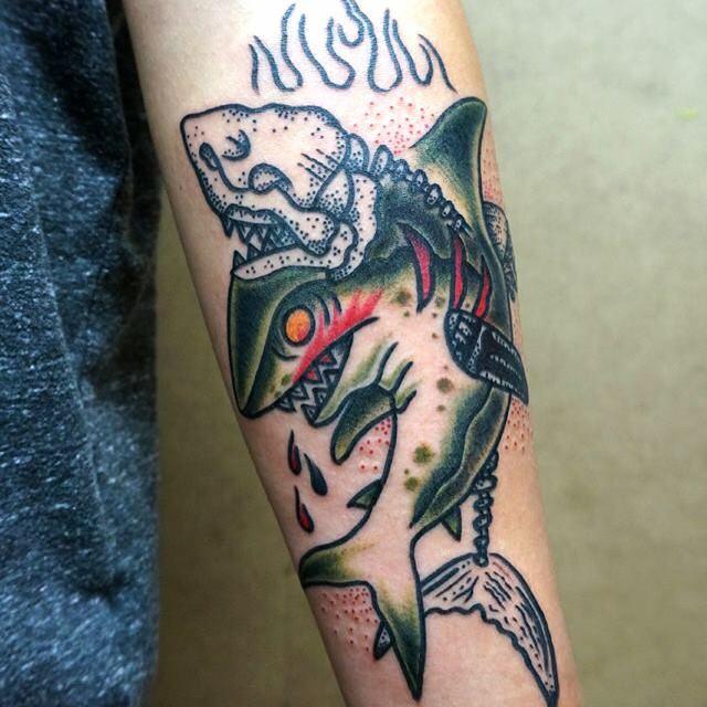 tatouage requin 67