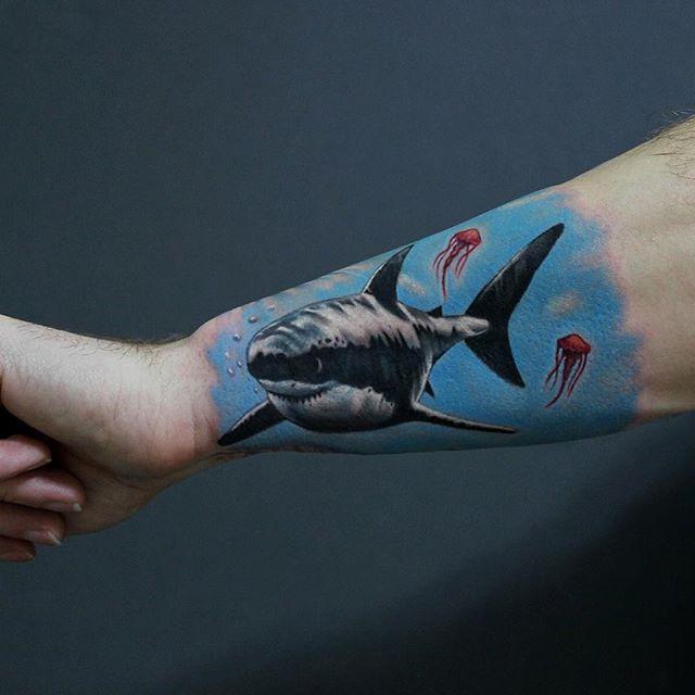 tatouage requin 81