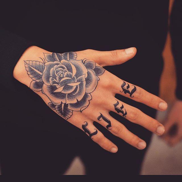 tatouage roses 19