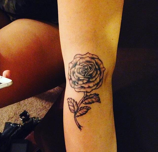 tatouage roses 85