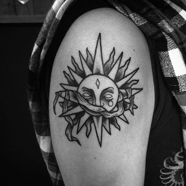 tatouage soleil 13