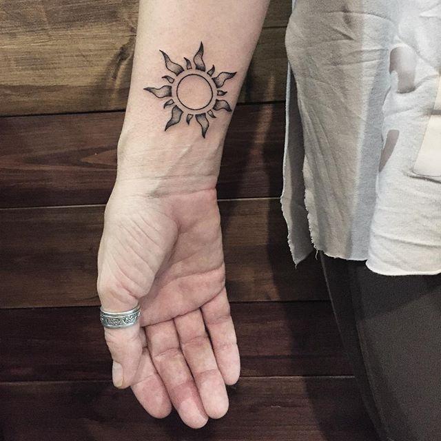 tatouage soleil 27