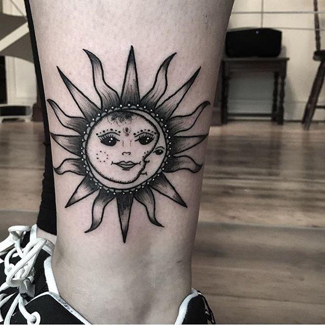 tatouage soleil 49