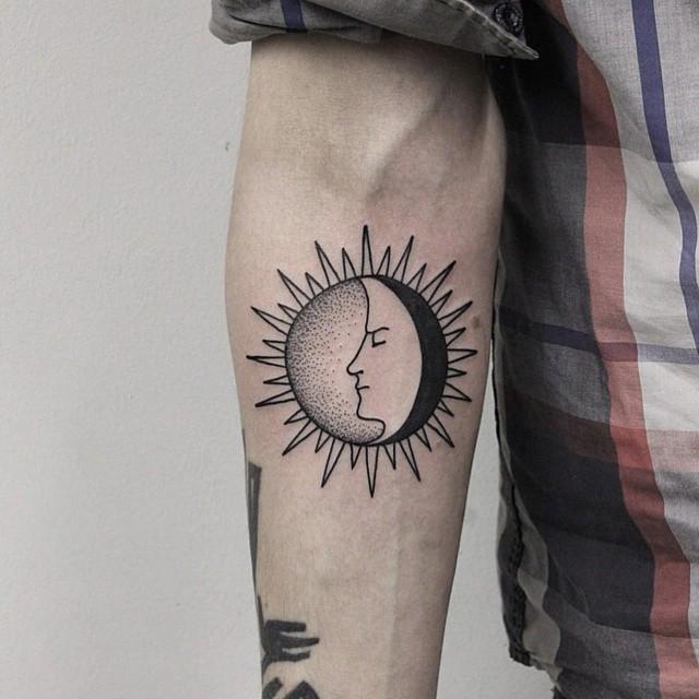tatouage soleil 53