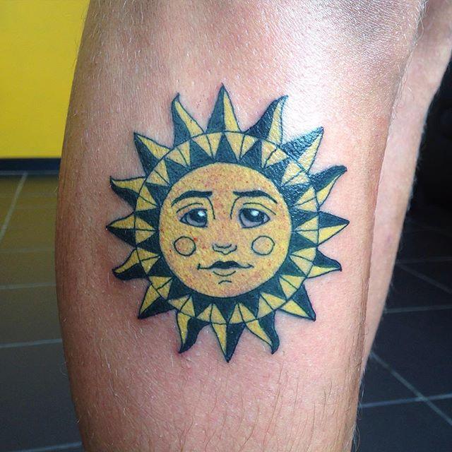 tatouage soleil 57