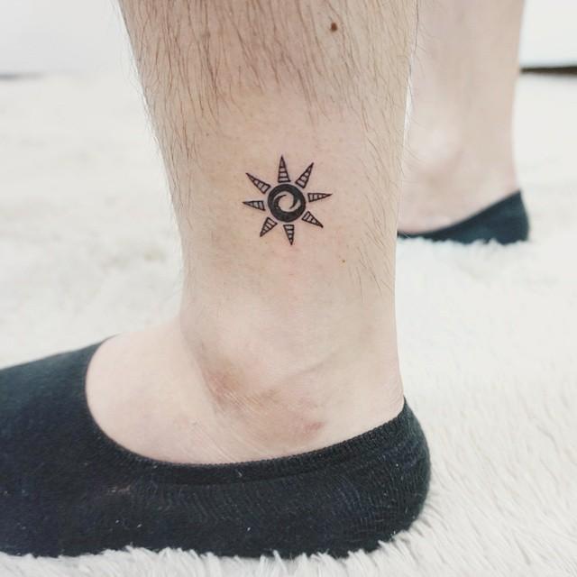 102 tatouages de soleil (Quelques polynésiens)