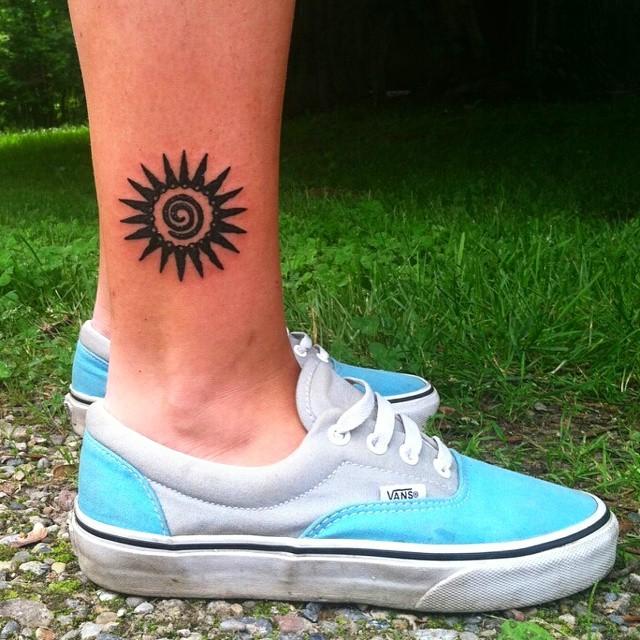 tatouage soleil 97