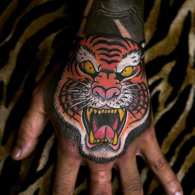 tatouage tigre 31