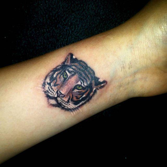 tatouage tigre 69